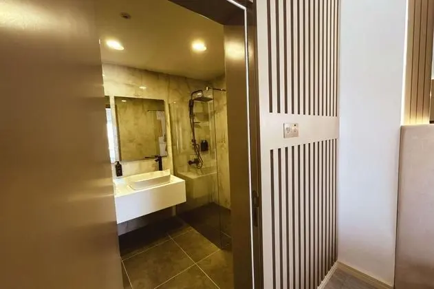 Suite, Deniz veya Kara Manzaralı, Fransız Balkonlu