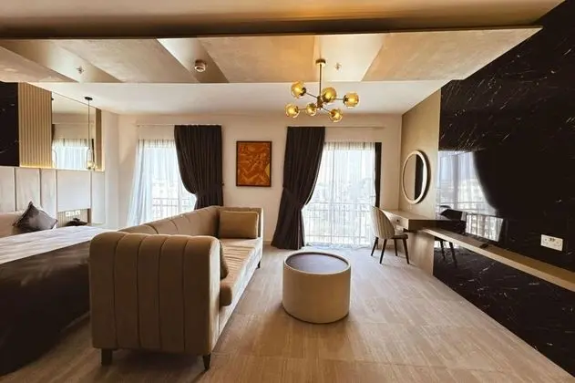 Suite, Deniz veya Kara Manzaralı, Fransız Balkonlu