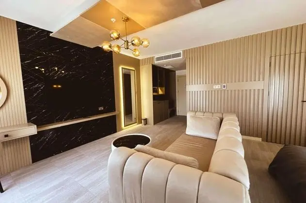 Suite, Deniz veya Kara Manzaralı, Fransız Balkonlu