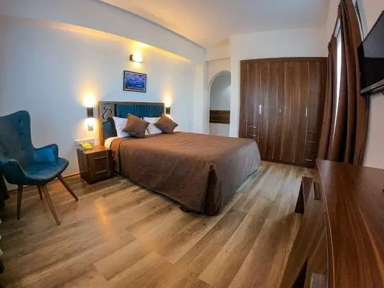 Standart Oda, Deniz ve Dağ Manzaralı