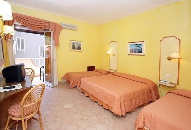 Classic Üç Kişilik Oda, Balkon