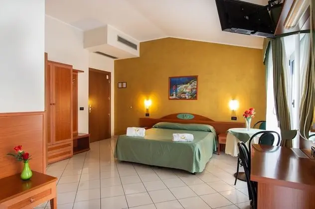 Comfort Tek Büyük Yataklı Oda