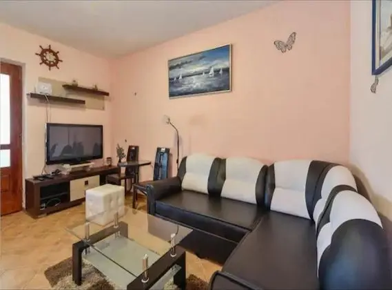 Villa (Holiday House With Swimming Pool)