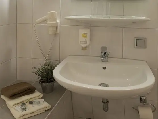 Büyük Yataklı Tek Kişilik Oda