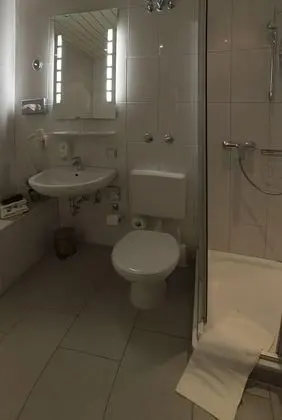 Büyük Yataklı Tek Kişilik Oda