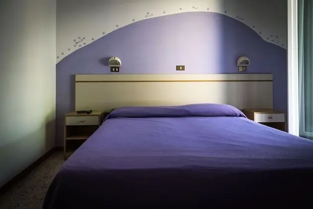 Basic Tek Büyük Yataklı Oda