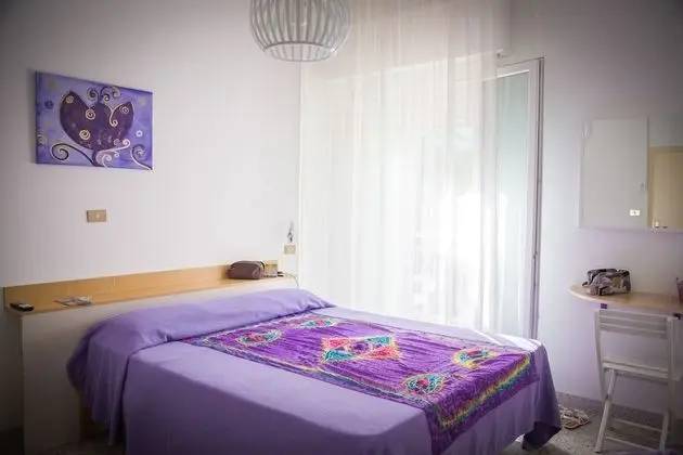 Basic Tek Büyük Yataklı Oda