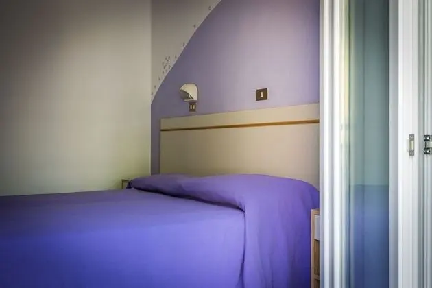 Basic Tek Büyük Yataklı Oda