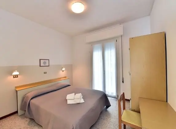 Basic Tek Büyük Yataklı Oda