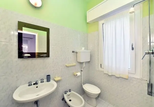 Basic Tek Büyük Yataklı Oda