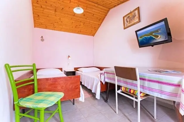 Ev (Doria - perfect location & peaceful -)