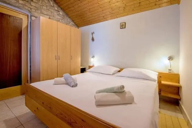 Ev (Doria - perfect location & peaceful -)