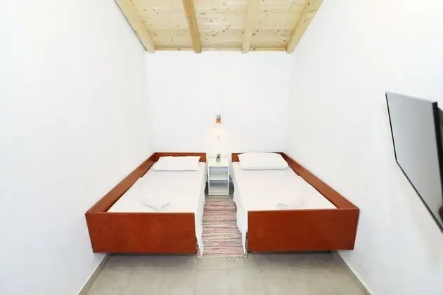 Ev (Doria - perfect location & peaceful -)