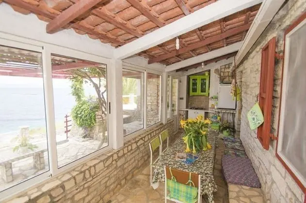 Ev (Doria - perfect location & peaceful -)