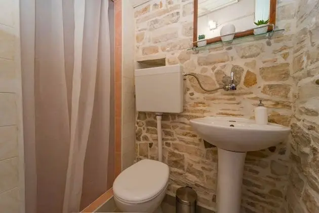 Ev (Doria - perfect location & peaceful -)