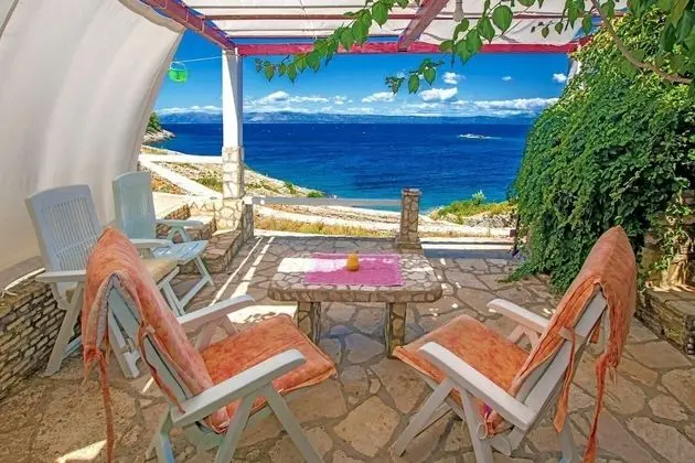 Ev (Doria - perfect location & peaceful -)