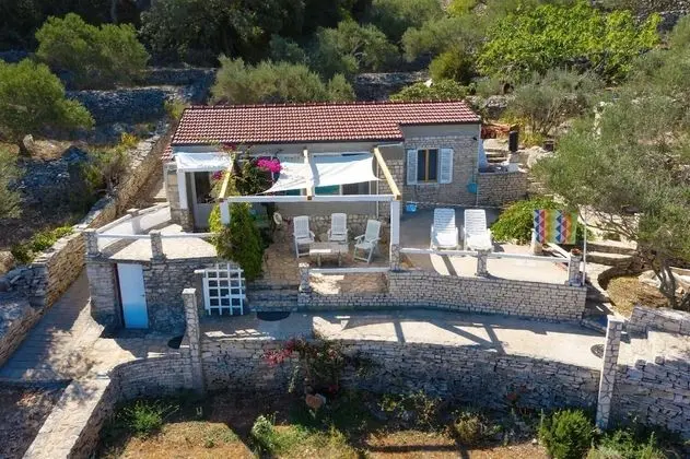 Ev (Doria - perfect location & peaceful -)