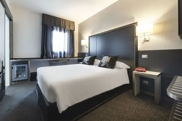 Comfort Tek Büyük veya İki Ayrı Yataklı Oda