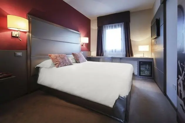 Comfort Tek Büyük veya İki Ayrı Yataklı Oda