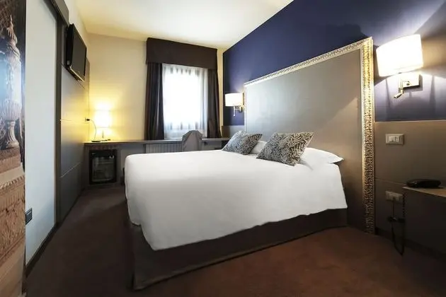 Comfort Tek Büyük veya İki Ayrı Yataklı Oda