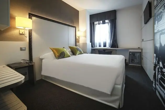 Comfort Tek Büyük veya İki Ayrı Yataklı Oda