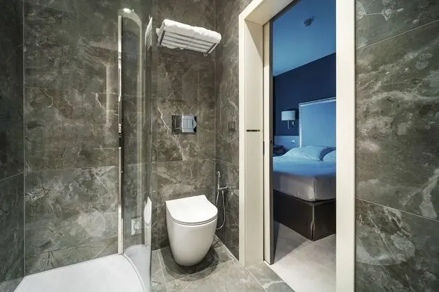 Comfort Tek Büyük veya İki Ayrı Yataklı Oda