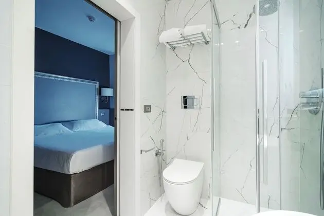 Comfort Tek Büyük veya İki Ayrı Yataklı Oda