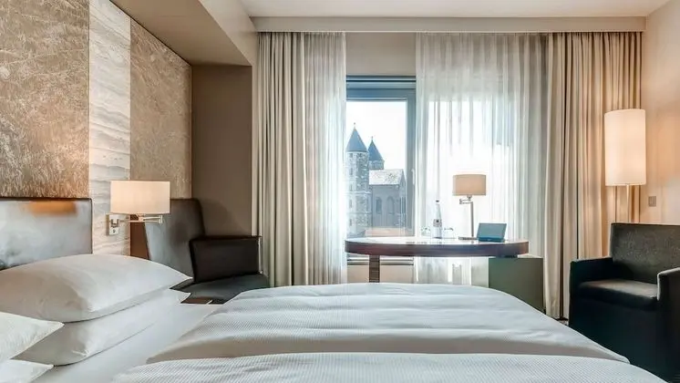 Comfort Oda (Cathedral view)