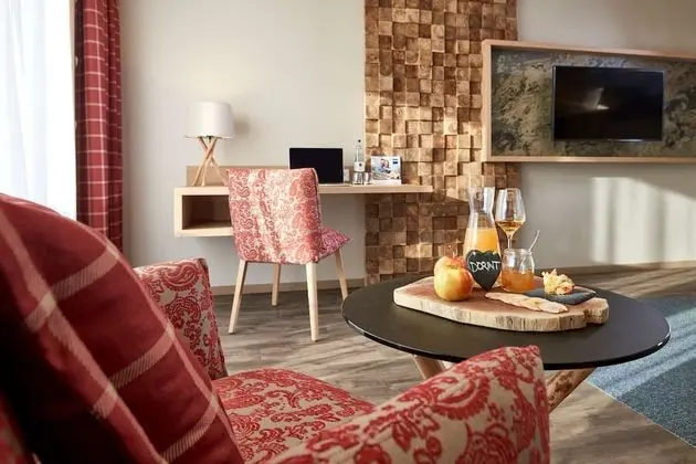 Deluxe Tek Büyük Yataklı Oda, Balkon, Park Manzaralı