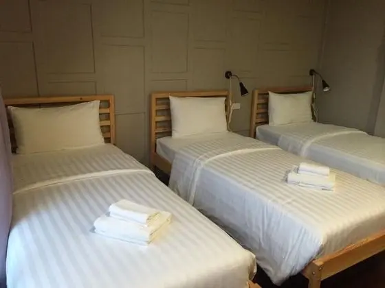 Ortak Ranzalı Oda, Sadece erkekler için (Ta Suk Dorm)