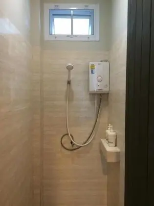 Ortak Ranzalı Oda, Sadece erkekler için (Ta Suk Dorm)