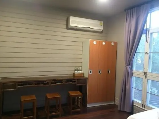 Ortak Ranzalı Oda, Sadece kadınlar için (Yai Jai Dorm)
