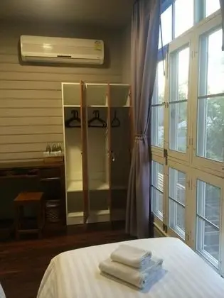 Ortak Ranzalı Oda, Sadece kadınlar için (Yai Jai Dorm)