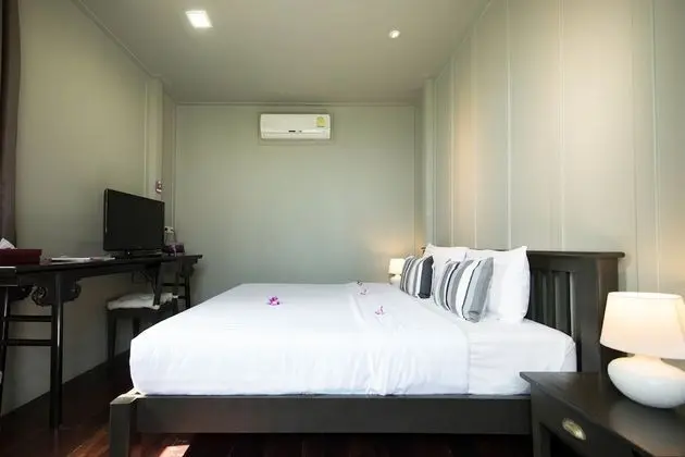 Superior - Private Bathroom Outside