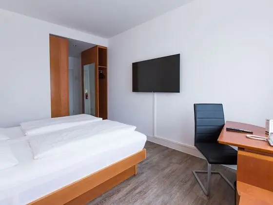 Standard Tek Büyük veya İki Ayrı Yataklı Oda