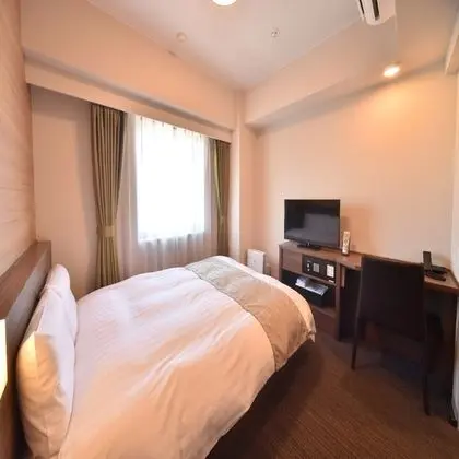 Oda, Sigara İçilmez (Run of the House, Day Use 9AM - 5PM)