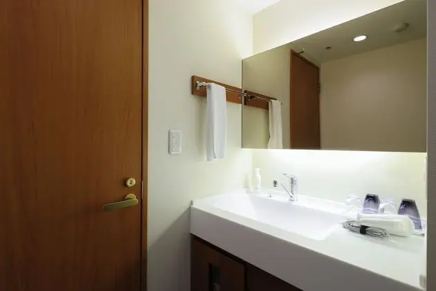 Oda, Sigara İçilmez (Run of House, No Housekeeping)