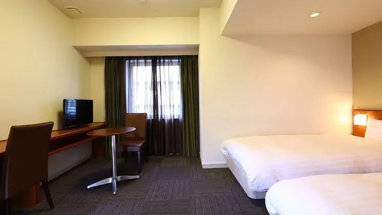 İki Ayrı Yataklı Oda, Sigara İçilmez