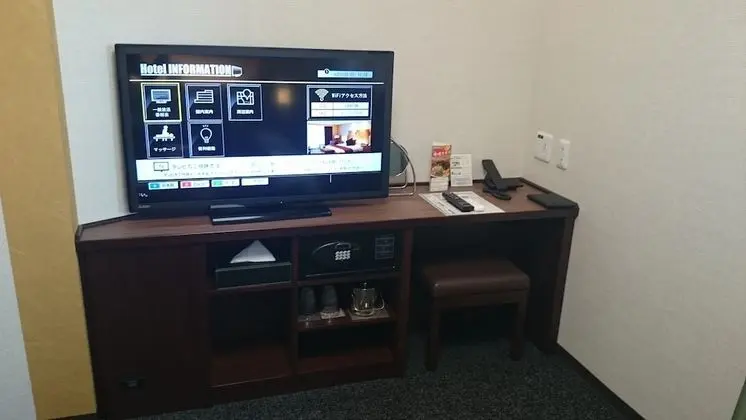 Oda, Sigara İçilmez (No cleaning service, Queen)