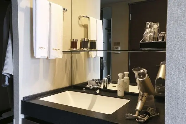 İki Ayrı Yataklı Oda, Sigara İçilmez