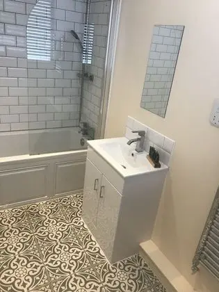 Deluxe Tek Büyük Yataklı Oda (2 Adults + 1 Child)
