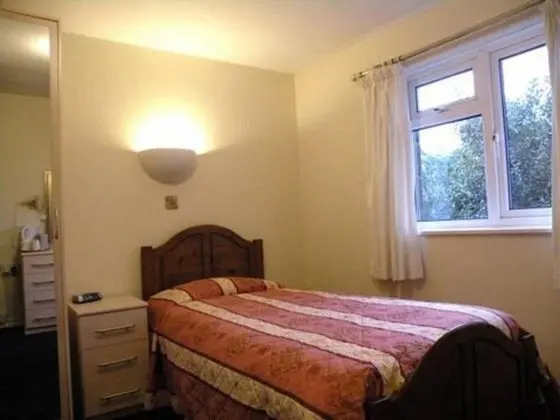 Tek Kişilik Oda, Ortak Banyo (Not in room, shared with other  rooms)