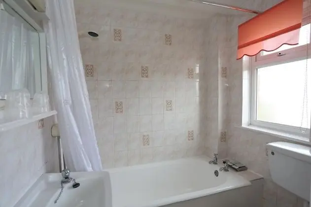 Tek Kişilik Oda, Ortak Banyo (Not in room, shared with other  rooms)