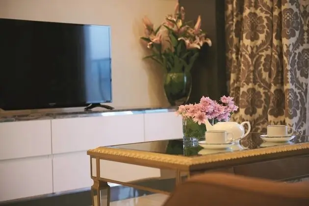Studio Queen Room @ Residences