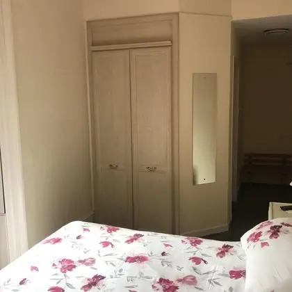 Tek Büyük Yataklı Oda, Banyolu/Duşlu
