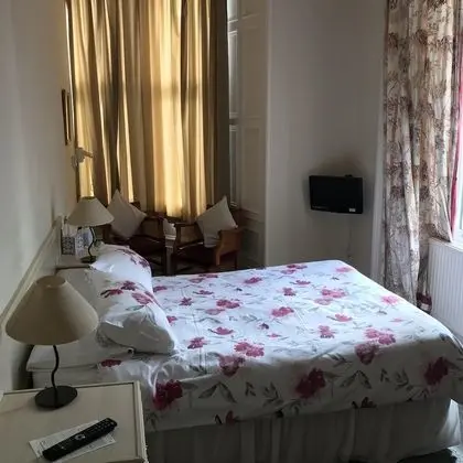 Tek Büyük Yataklı Oda, Banyolu/Duşlu