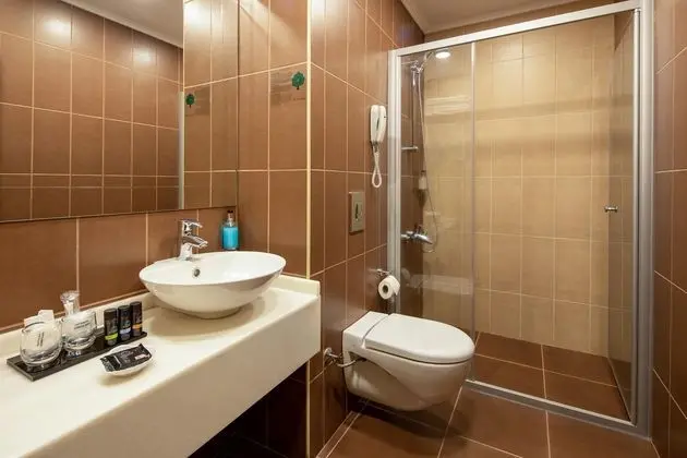 Standart Aile Odası Banyo