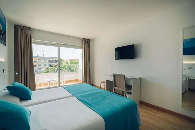 Standard Büyük Yataklı Tek Kişilik Oda, Havuz Manzaralı