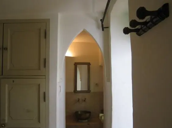 Büyük Yataklı Tek Kişilik Oda