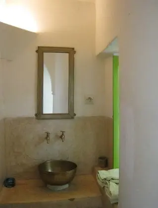 Büyük Yataklı Tek Kişilik Oda